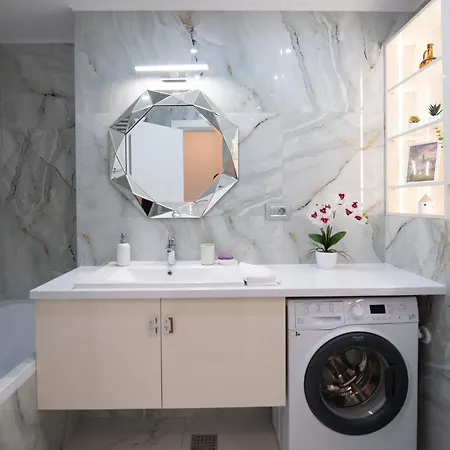 Uranus Luxury Studio *