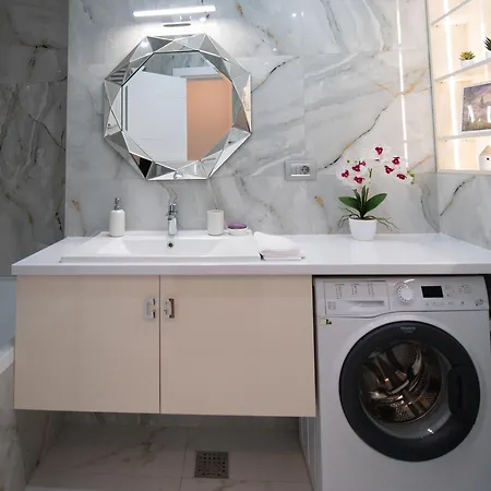 Uranus Luxury Studio Apartment *